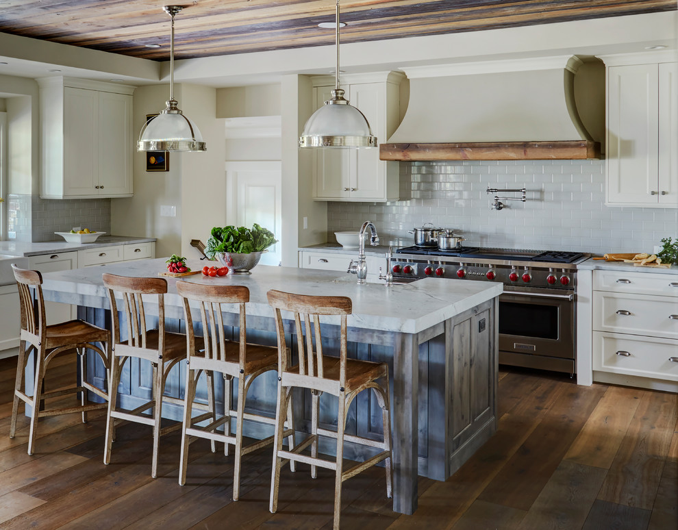Example of a transitional kitchen design in Chicago