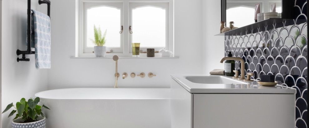 Main bathroom N2