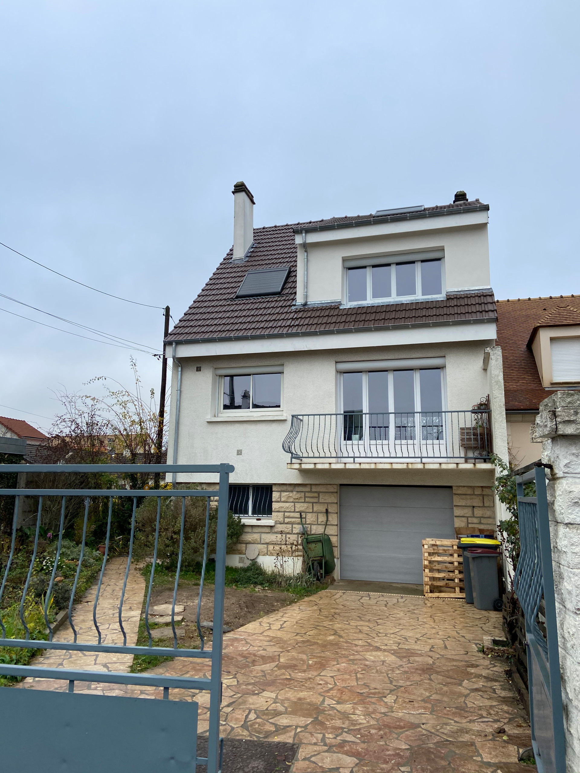 Rénovation d'une maison individuelle, intérieur et toiture