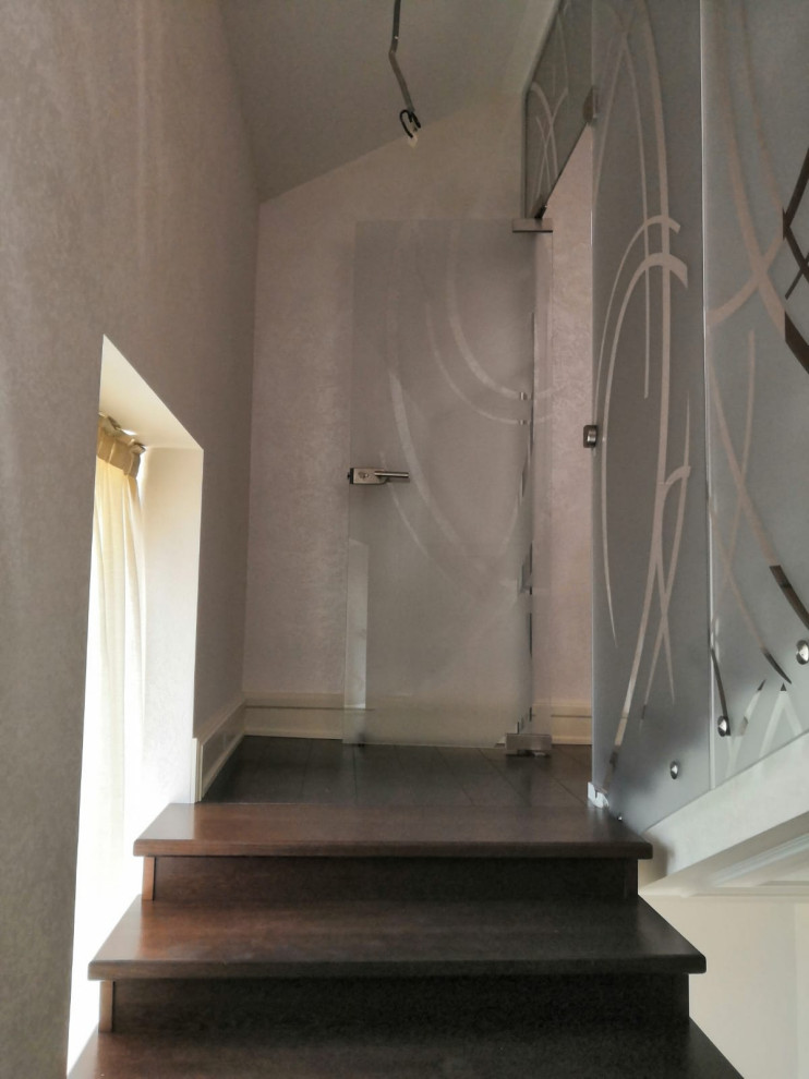 Стеклянная перегородка с пескоструйным рисунком