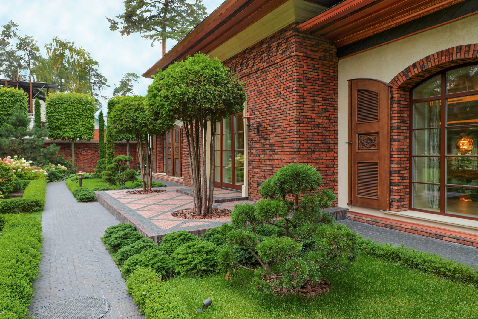 Коттеджный сад в Барвихе (дизайн и исполнение компании "Imperial Garden")