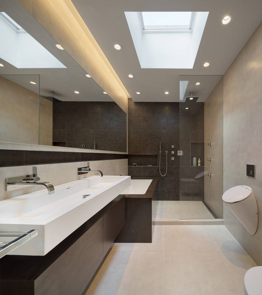 Photo of a mid-sized modern master bathroom in New York with a wall-mount sink, flat-panel cabinets, dark wood cabinets, an undermount tub, an open shower, a wall-mount toilet, porcelain tile, porcelain floors and grey walls.