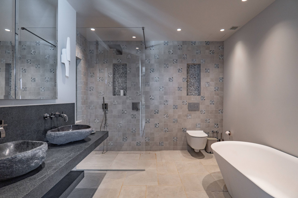 Inspiration pour une salle de bain marine.