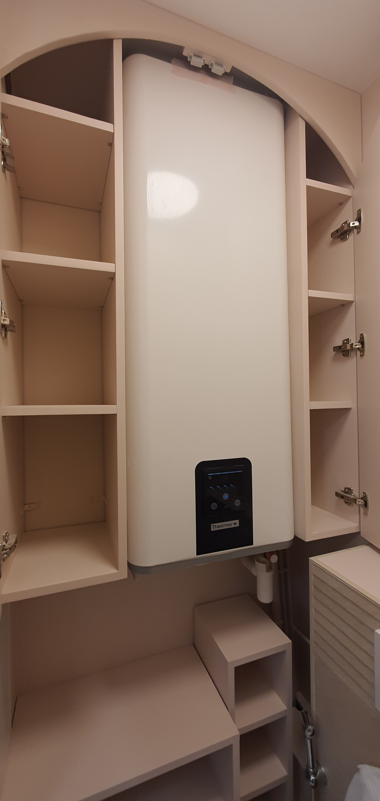 Salle de bain beige et rose, bois