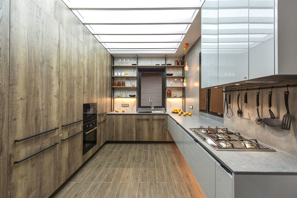 Contemporary u-shaped eat-in kitchen in Moscow.