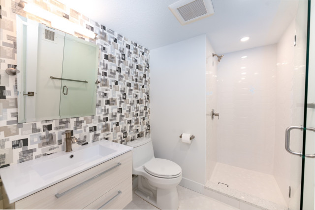 Feature Wall Bathroom modern-badezimmer