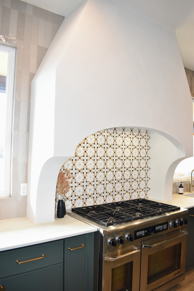 Transitional kitchen photo in Phoenix