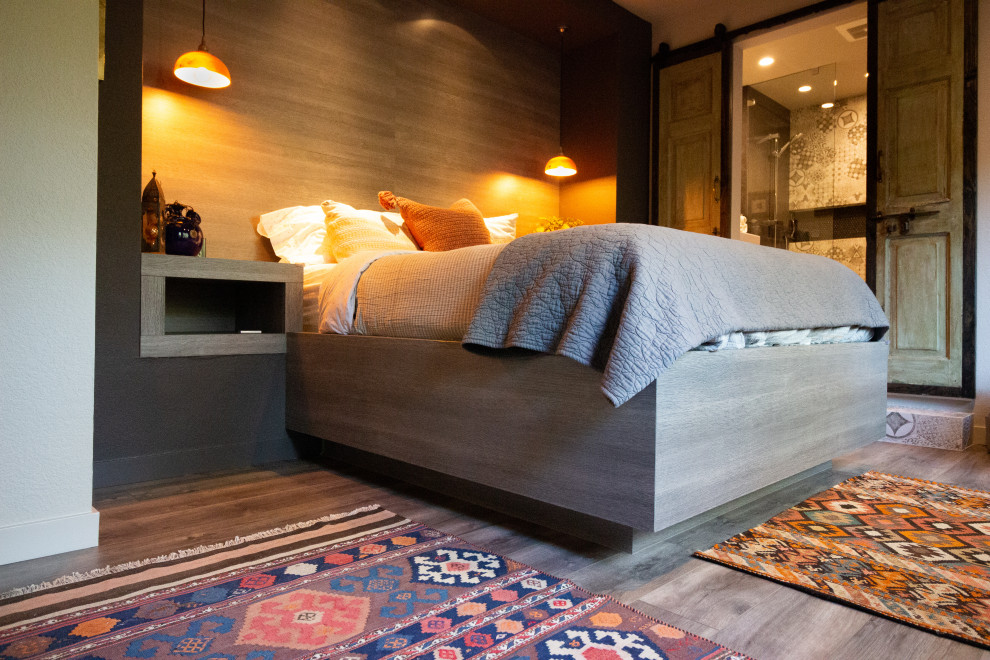 Contemporary Treehouse Guest Bedroom