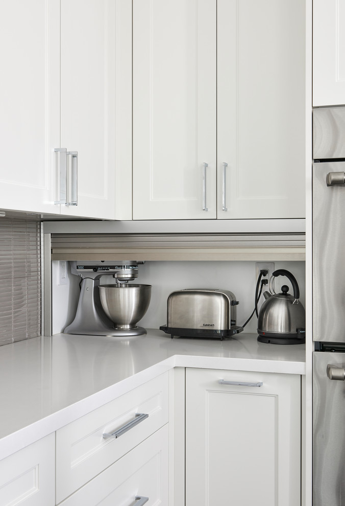 Inspiration for a transitional kitchen remodel in Toronto