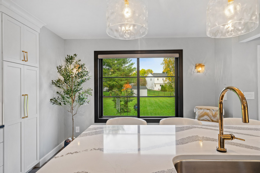 Transitional home design photo in Boston