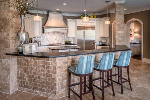 Kitchen - transitional kitchen idea in Houston