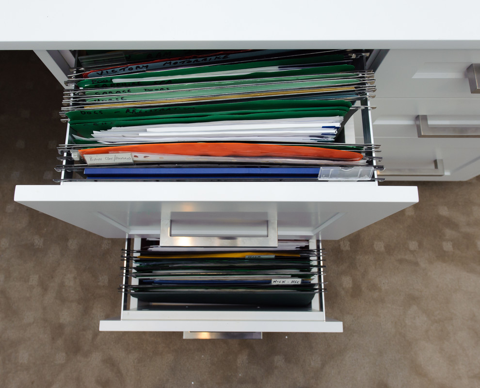 Photo of a contemporary home office in Sydney.
