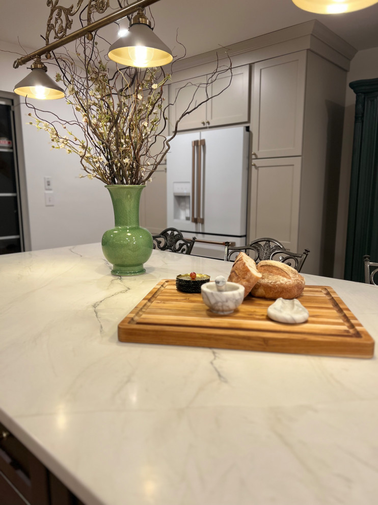 Vintage Modern Kitchen - Middle Island, NY