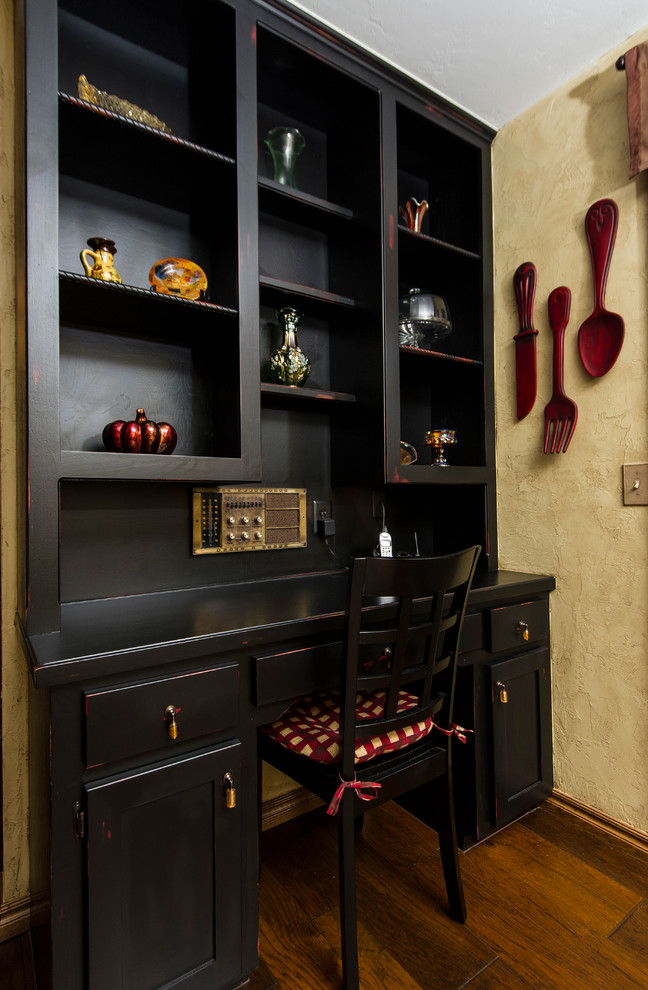 Mid-sized transitional kitchen photo in Oklahoma City