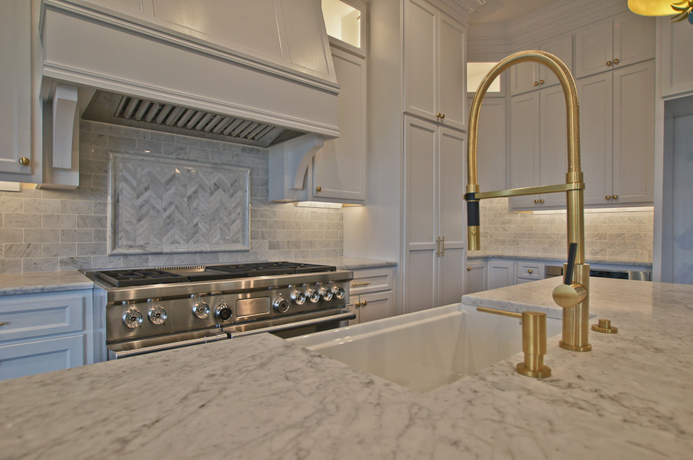 Kitchen - eclectic kitchen idea in Omaha