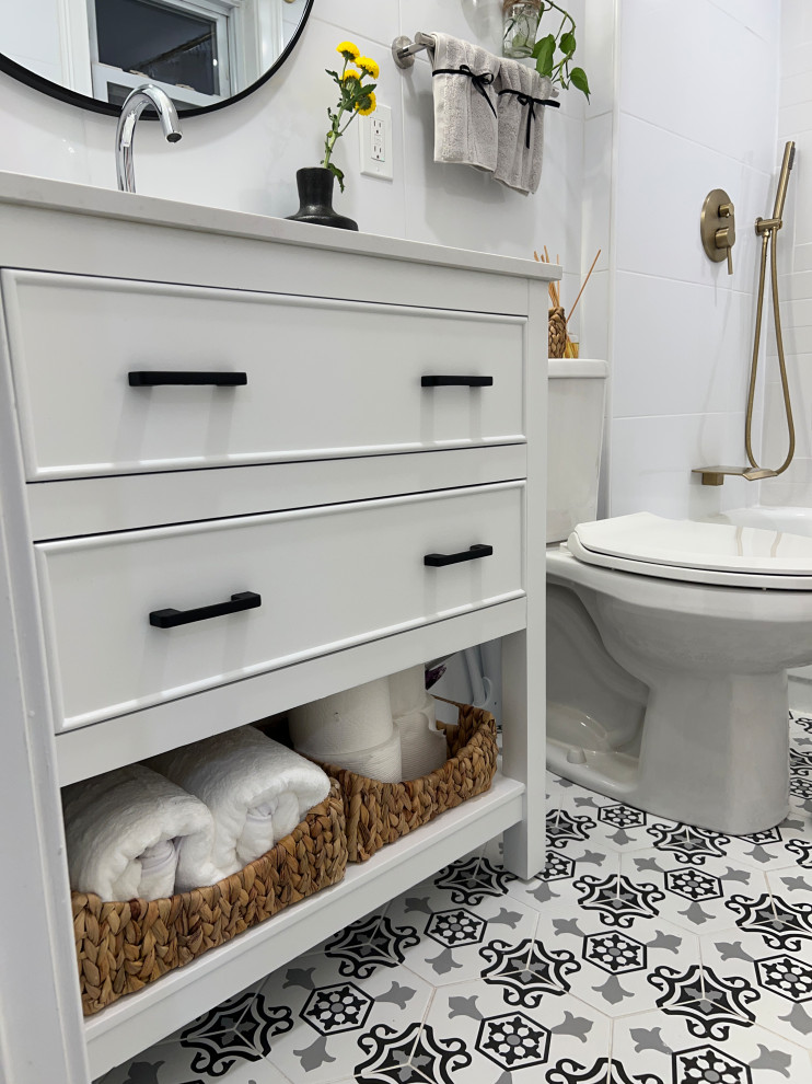 Babylon, NY - Shared Bathroom