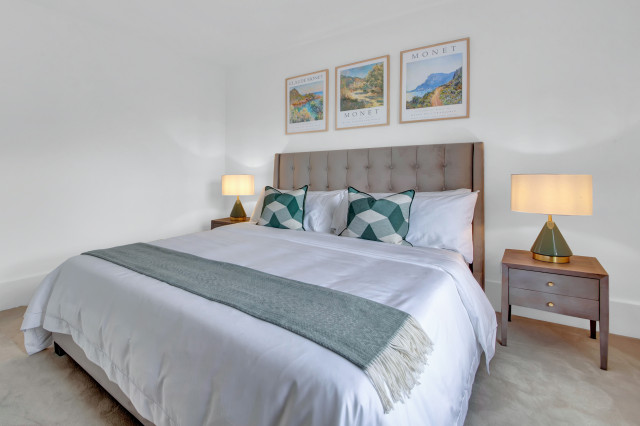 Central London AirBnB Guest Bedroom modern-bedroom