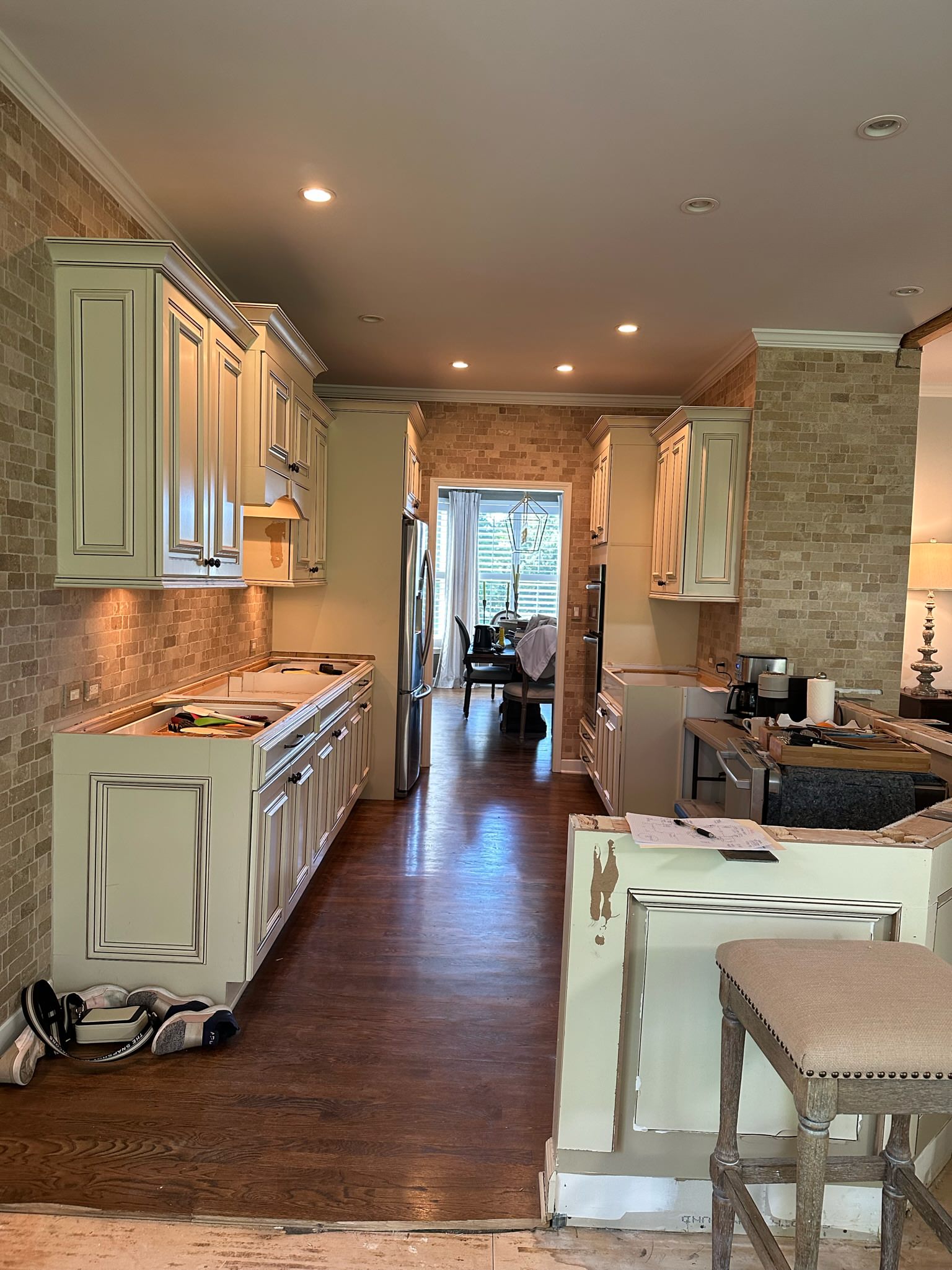 WOODSTOCK neutral transitional kitchen