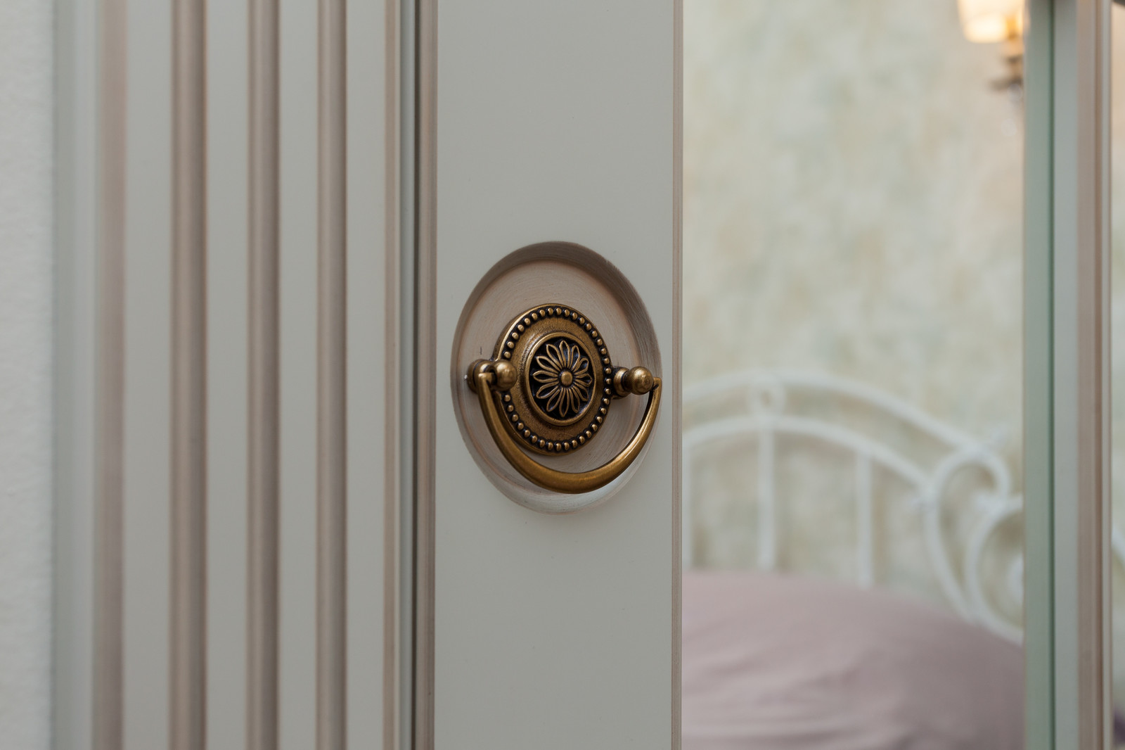 Шкаф-купе в стиле прованс