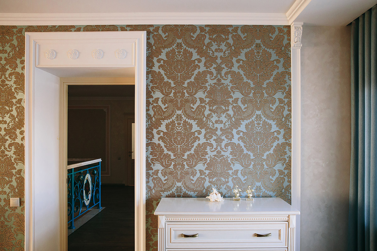 Реализация:Классика с нотками востока в бирюзе