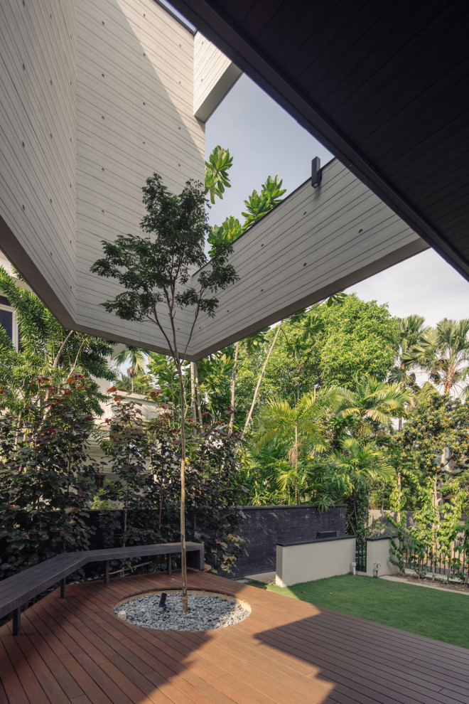 This is an example of a modern verandah in Singapore.