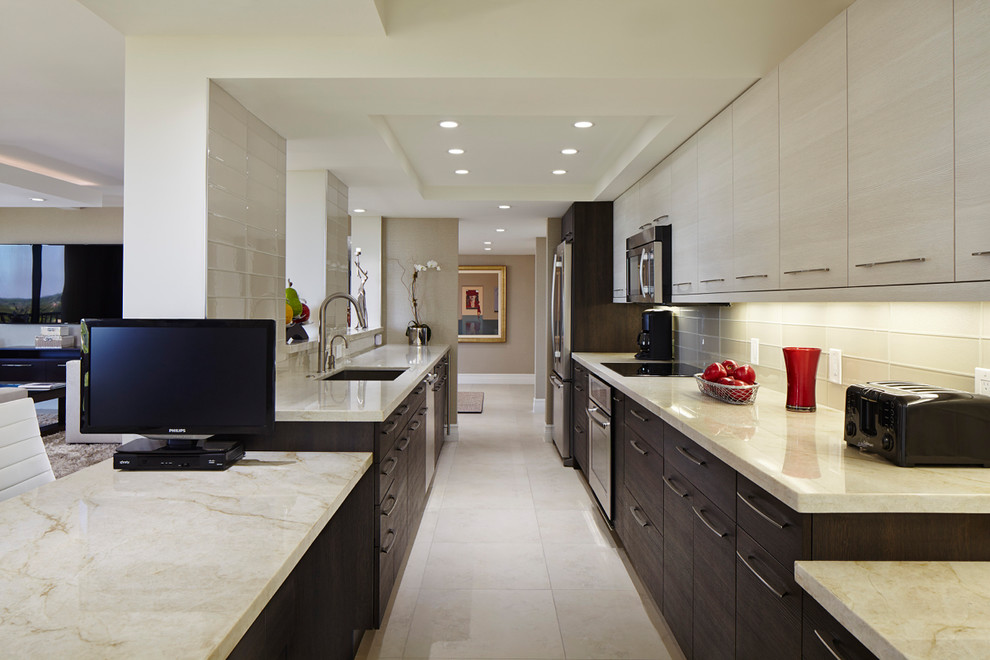 Kitchen - kitchen idea in Miami