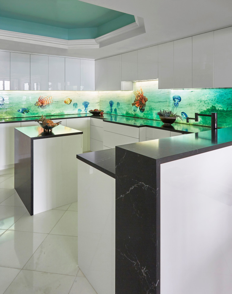 Inspiration for a mid-sized contemporary u-shaped eat-in kitchen with flat-panel cabinets, white cabinets, quartz benchtops, multi-coloured splashback, marble floors, with island, white floor, black benchtop and recessed.