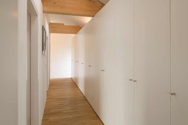 Brunner contemporary-hall