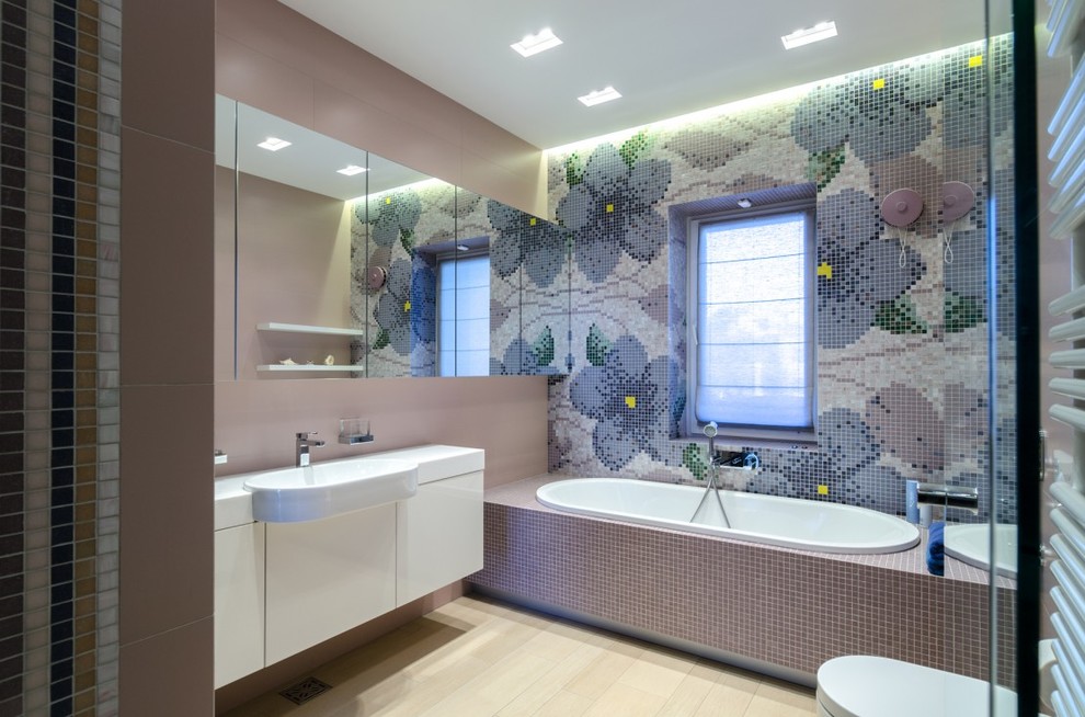 ВВЕРХ ПО ЛЕСТНИЦЕ