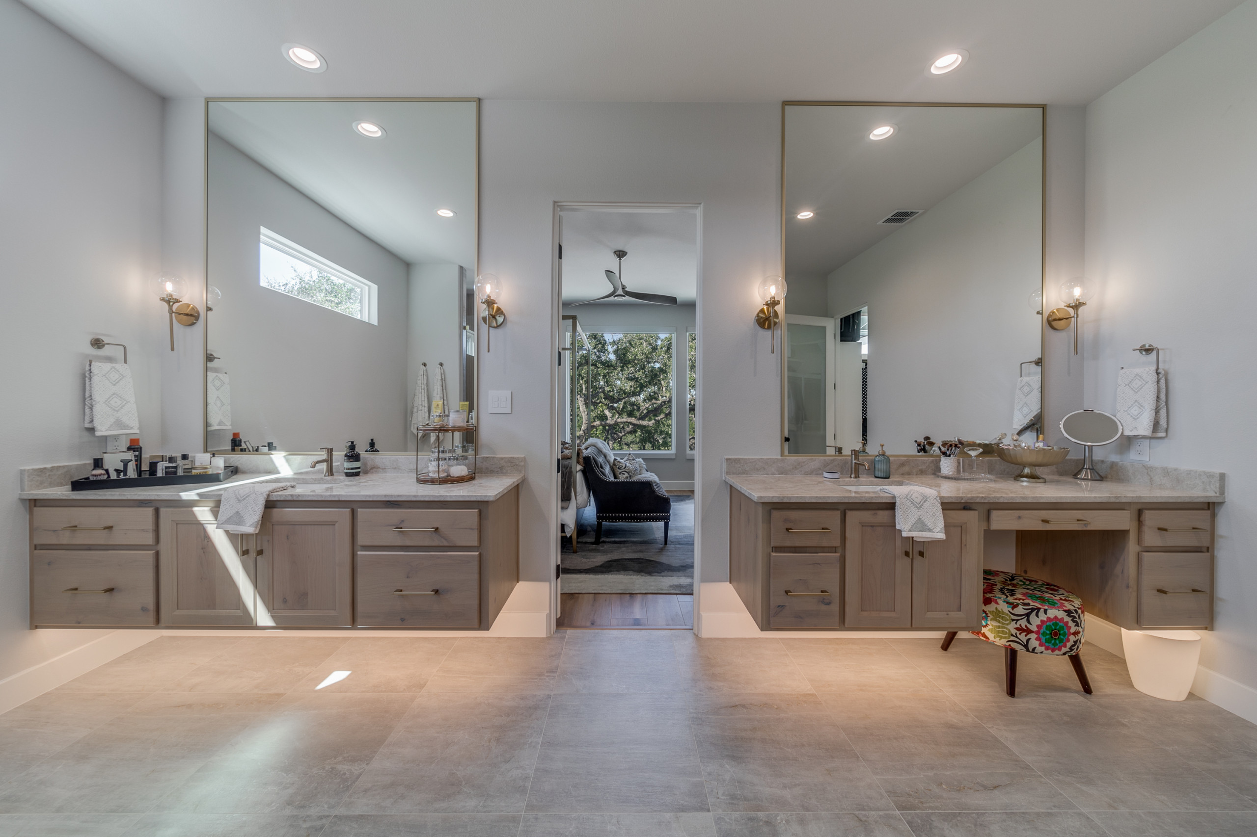 Modern European: 3,830 ft², 4 BR/3 BA/1 ST