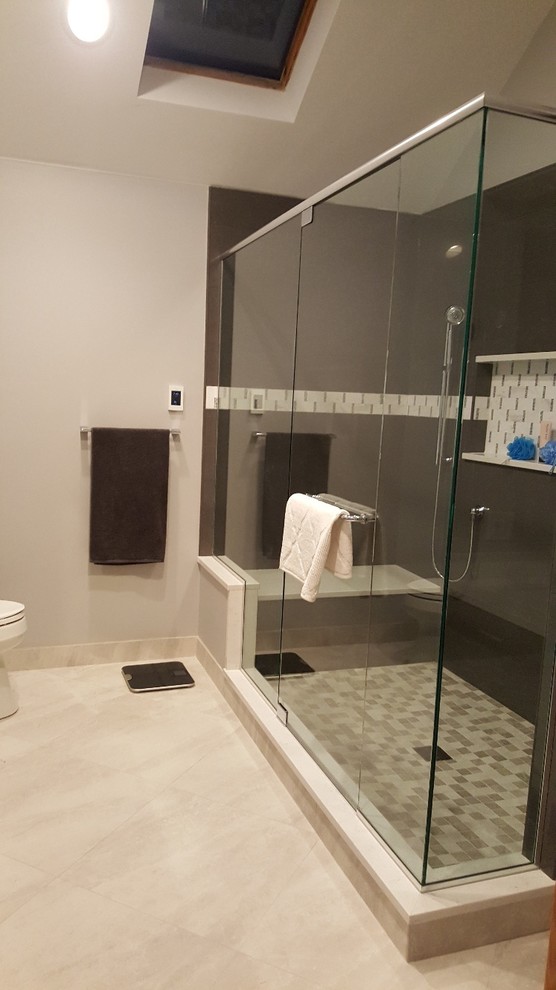 Inspiration for a transitional home design remodel in Chicago