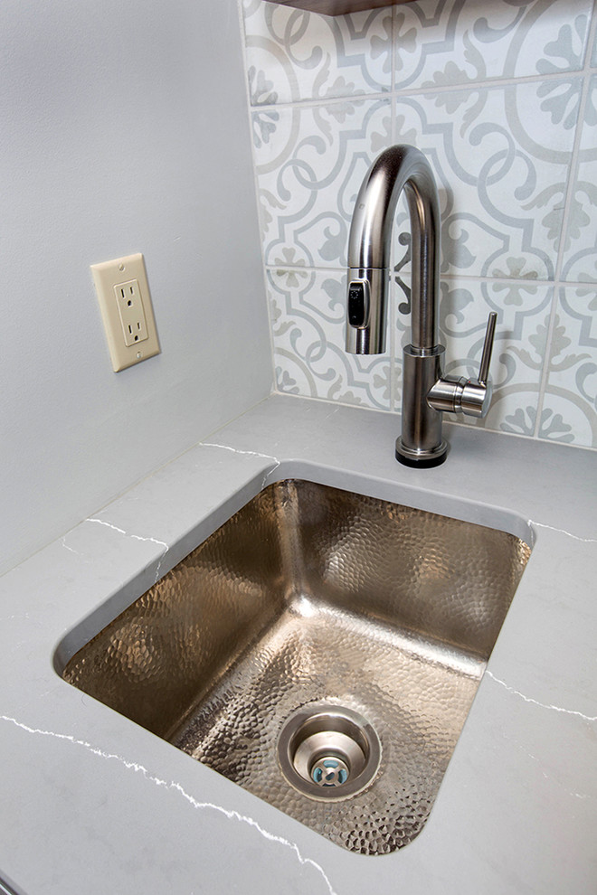 Transitional kitchen photo in Cincinnati