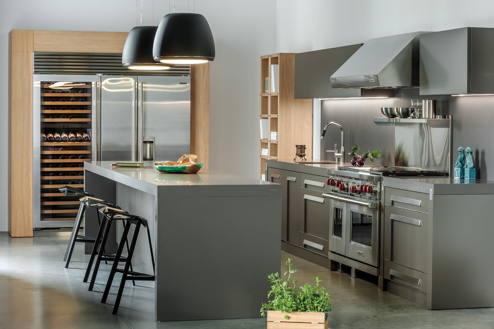 Transitional kitchen photo in Houston