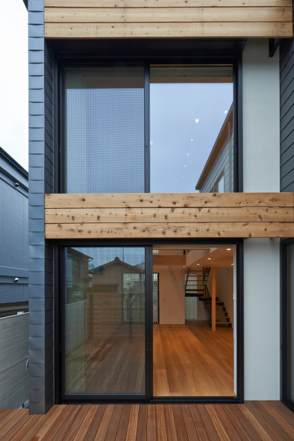 千川の家 moderno-terraza-y-balcon