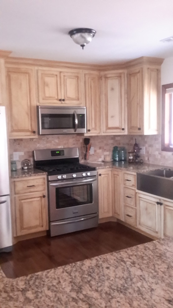Kitchen - transitional kitchen idea