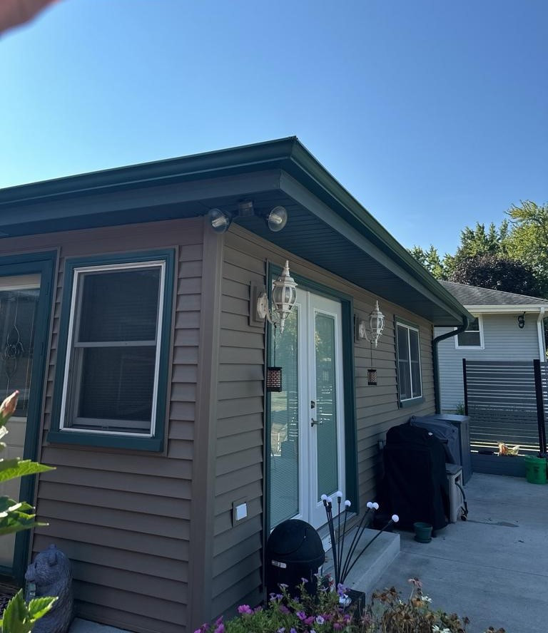 Minimalist shed photo in Milwaukee