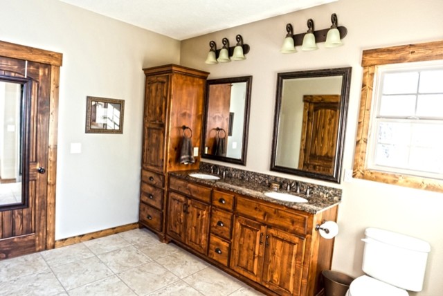 Bathroom - rustic bathroom idea