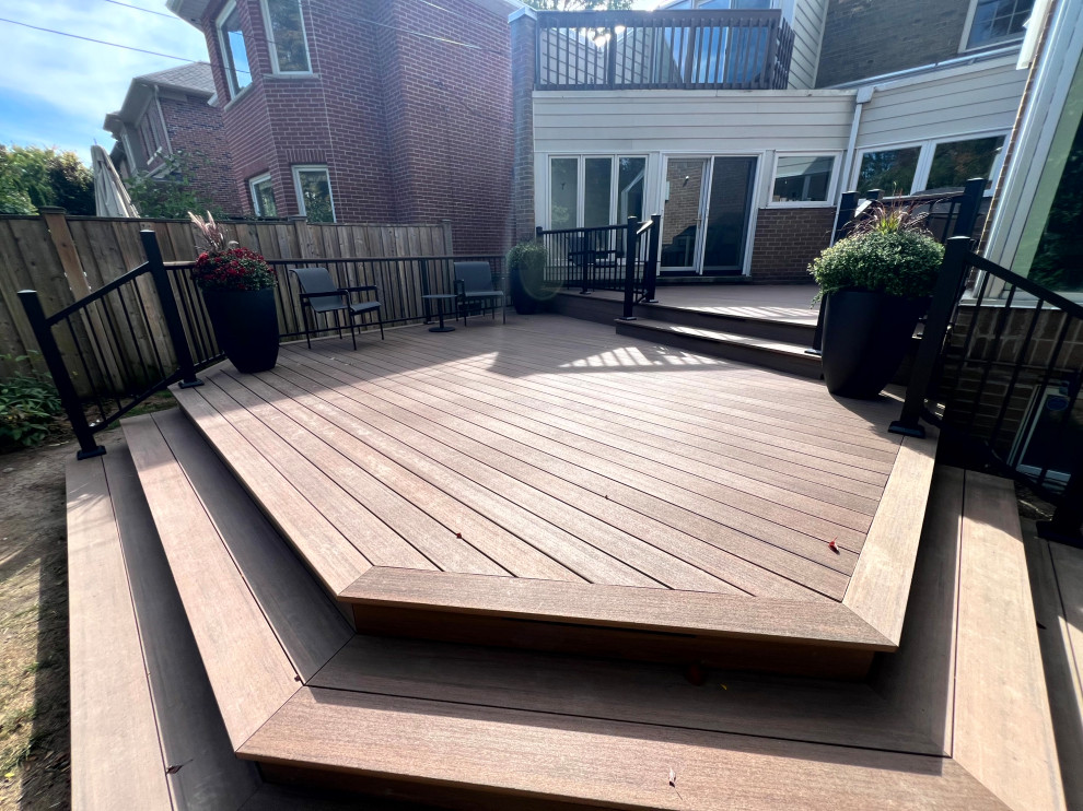 Inspiration for a modern deck remodel in Toronto