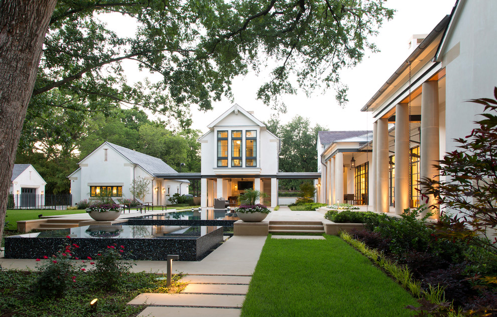 Transitional home design photo in Dallas