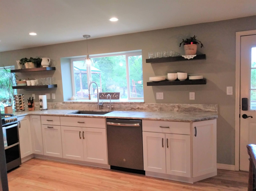 Kitchen - transitional kitchen idea with a farmhouse sink, granite countertops and a peninsula