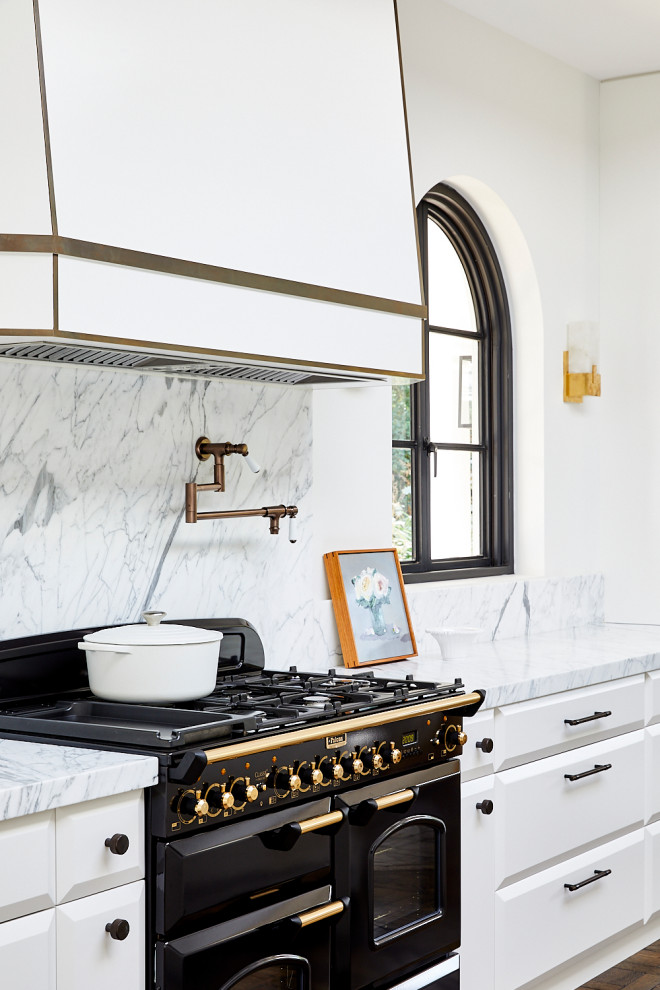 Inspiration for a transitional kitchen in Sydney.
