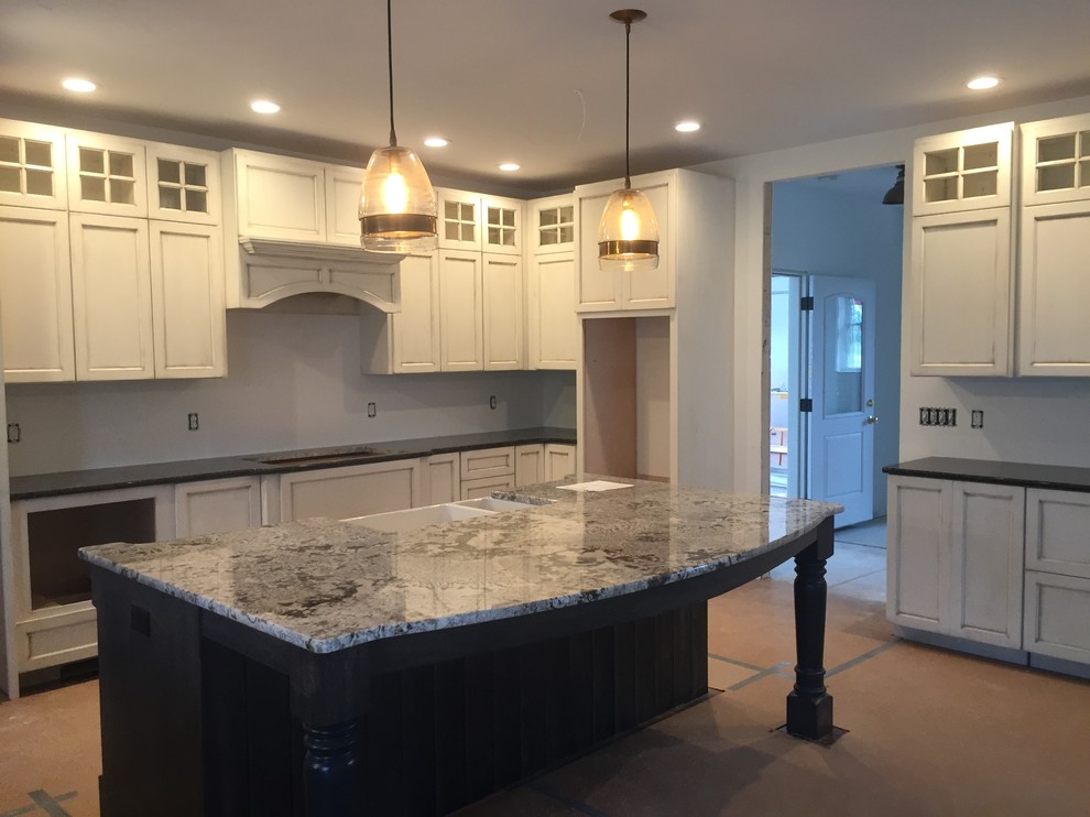 Accent tile behind cooktop, outdated?