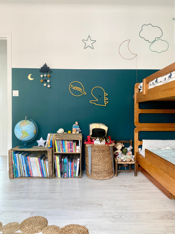Photo of a midcentury kids' room in Nantes.