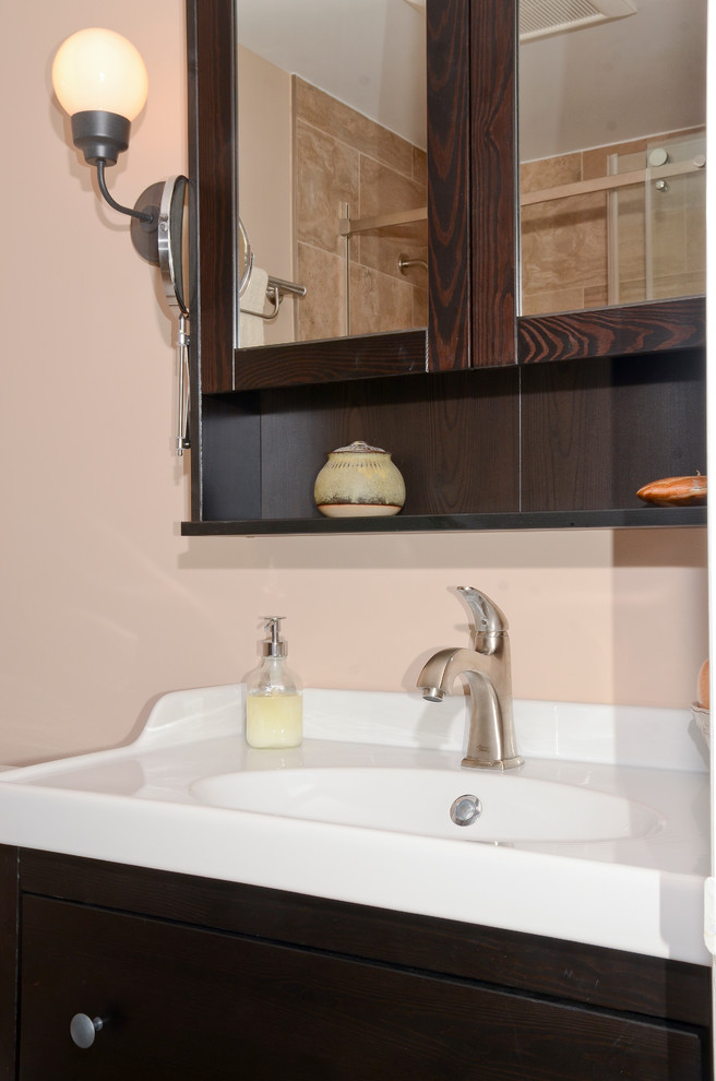 Example of a small transitional master brown tile and porcelain tile porcelain tile home design design in Ottawa with shaker cabinets, dark wood cabinets, a two-piece toilet, beige walls, an undermount sink and solid surface countertops