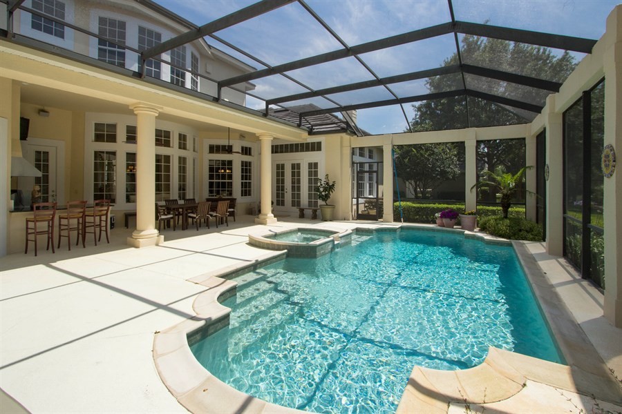 Design ideas for a contemporary pool in Jacksonville.
