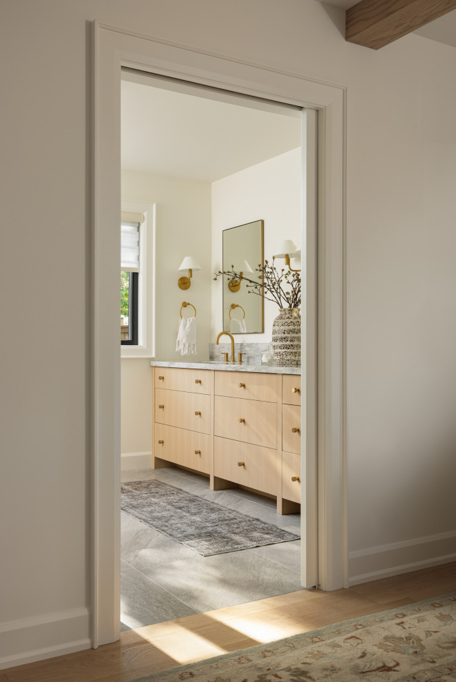 Transitional home design photo in Toronto