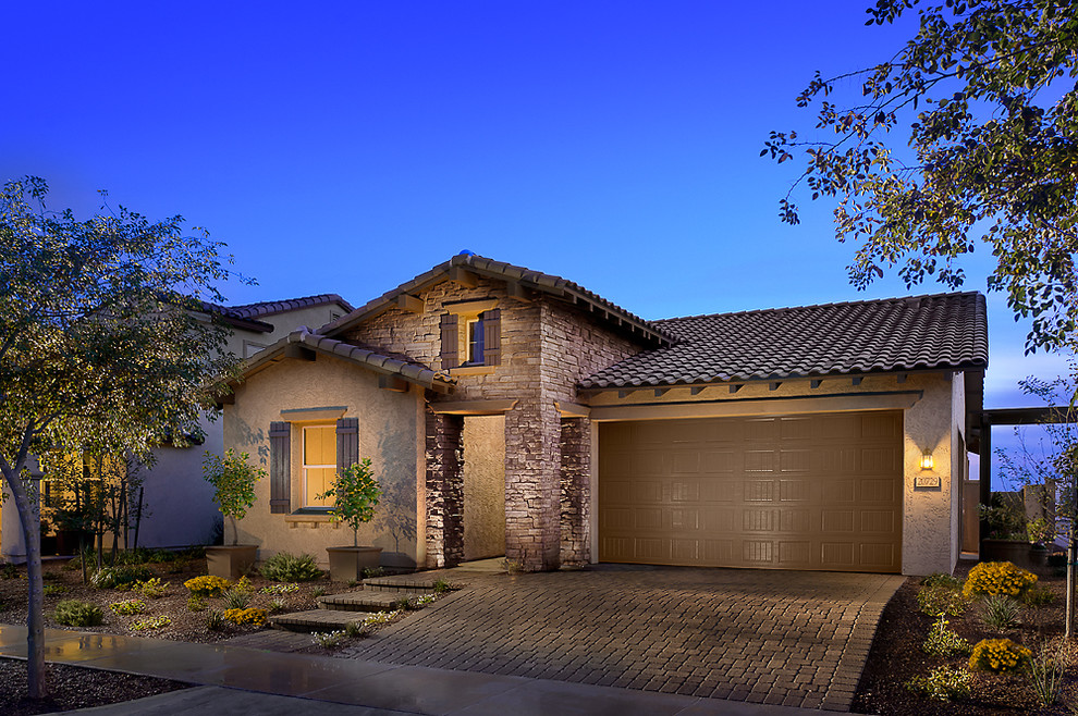 Traditional exterior home idea in Phoenix