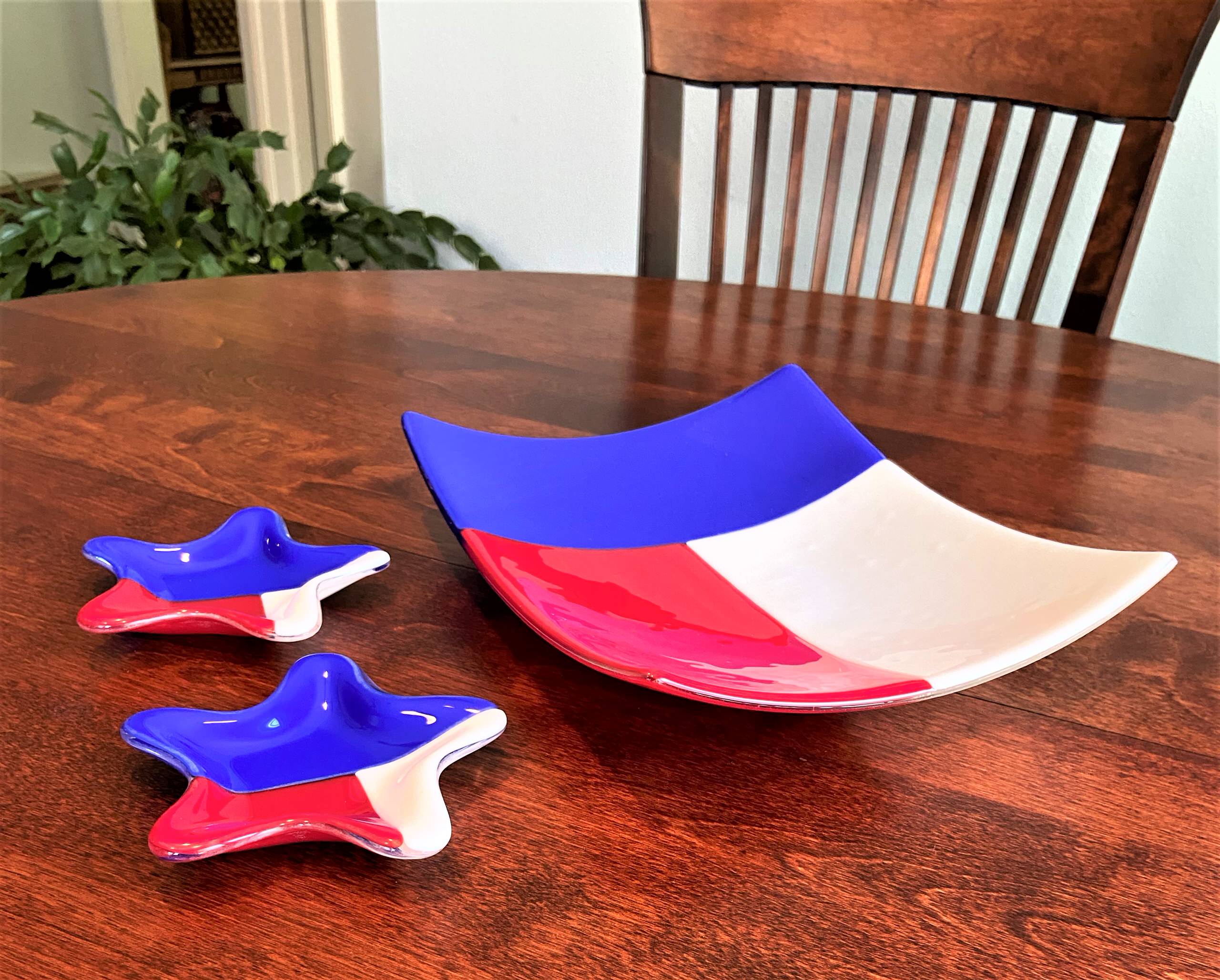 8" x 10" Large Texas flag platter and 2 star any-use 4.5" dishes - set or separately
