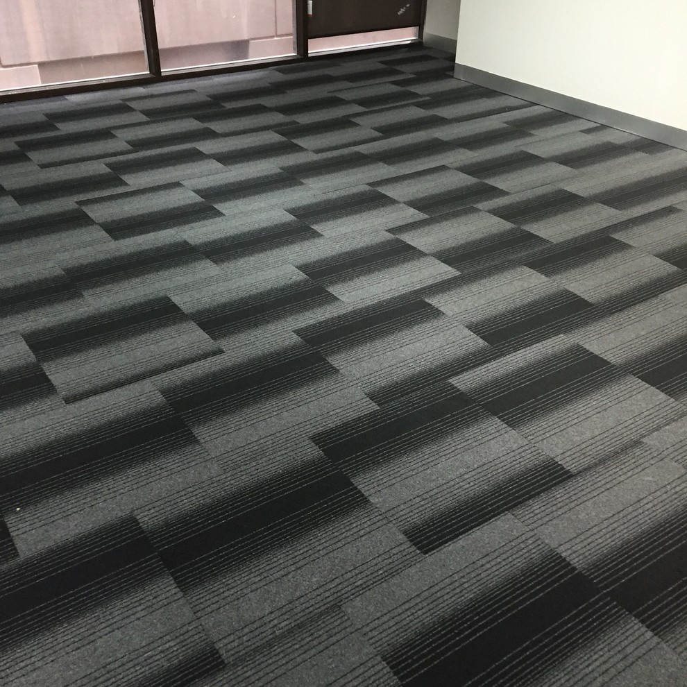Photo of an industrial home office in Melbourne with carpet.