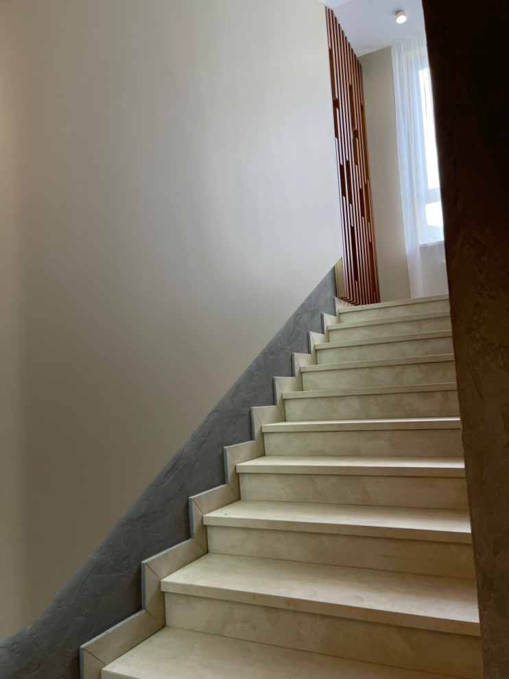 Лестница в жилом доме в г. Геленджике